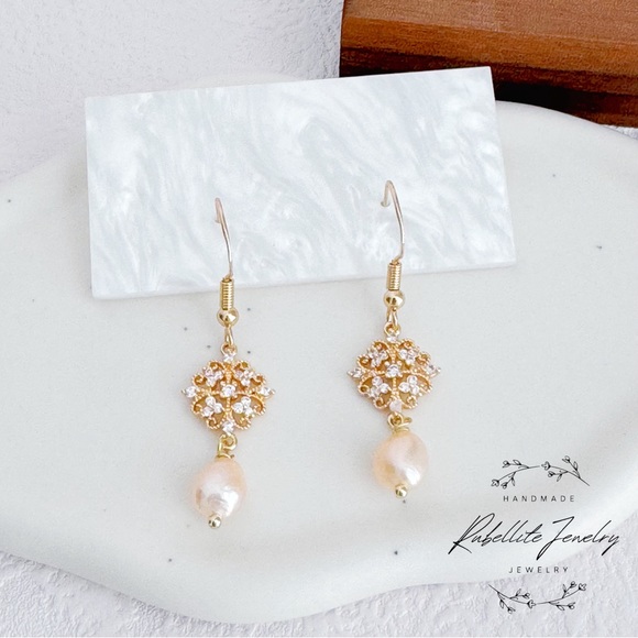Handmade Freshwater Pearl Earrings - Picture 4 of 6